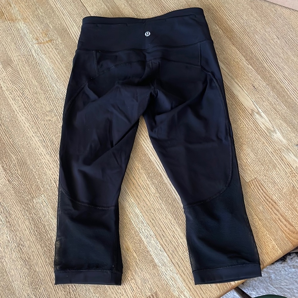 LULULEMON Crop Leggings with Mesh Side/Reflector Fabric